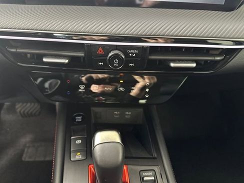 Certified 2025 Nissan Kicks SR image 23