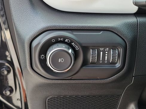 Used 2021 Jeep Wrangler Sport AWD/4WD image 39
