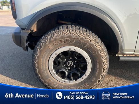 Used 2023 Ford Bronco Badlands w/ Sasquatch Package AWD/4WD image 9