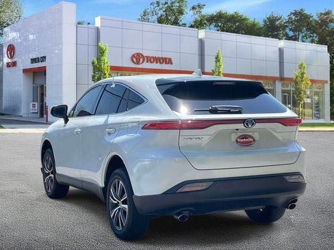 Used 2023 Toyota Venza LE AWD/4WD image 8