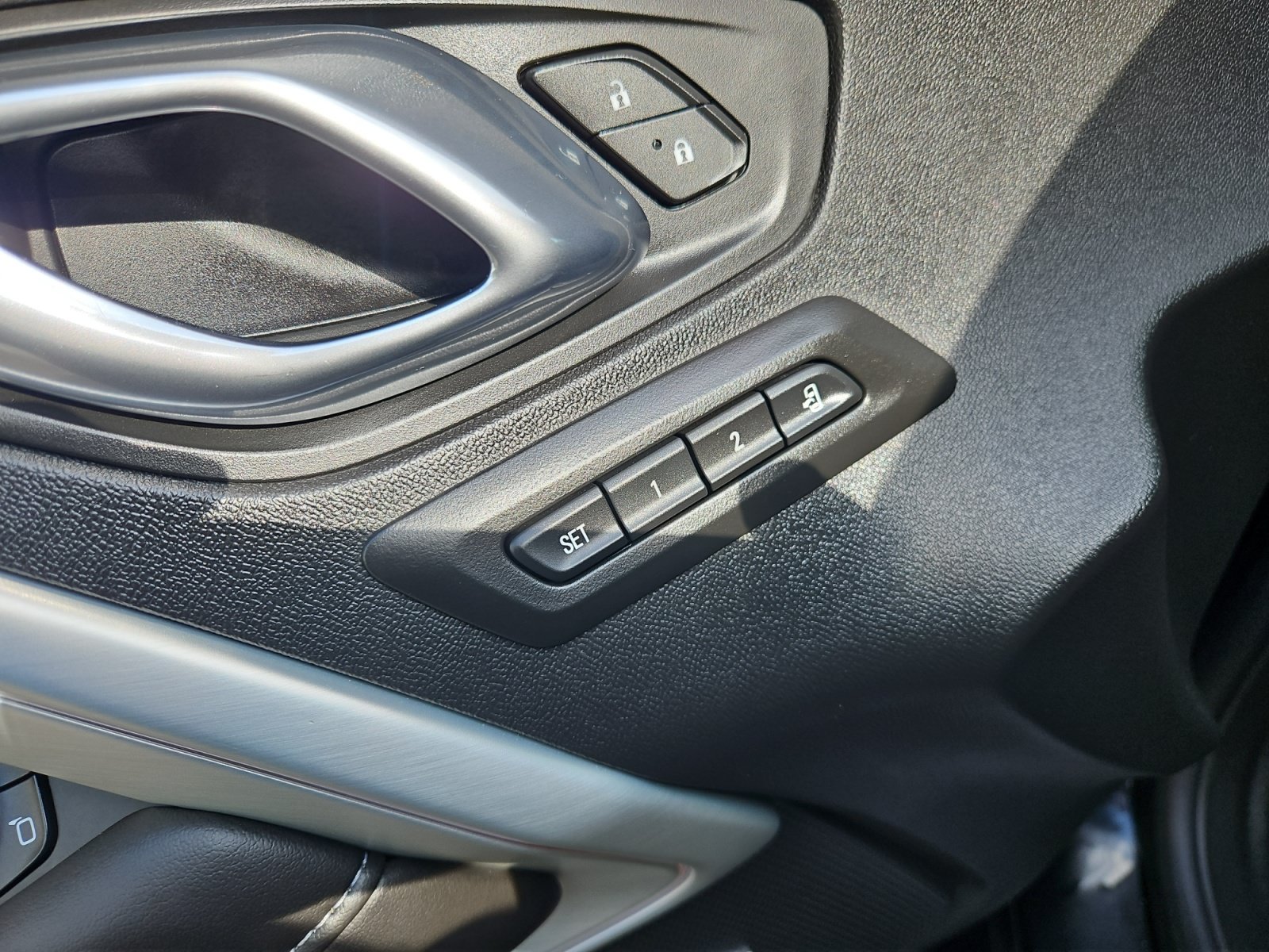 Used 2018 Chevrolet Camaro SS RWD image 15