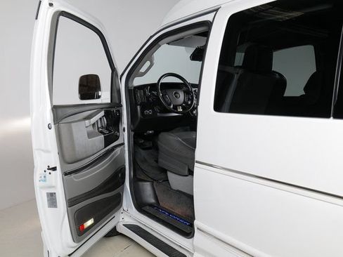 Used 2022 Chevrolet Express 2500 Extended w/ Enhanced Convenience Package RWD image 18