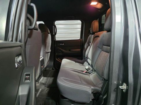 Used 2023 Nissan Frontier SV w/ Midnight Edition Package image 17