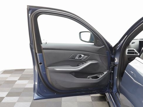 Certified 2025 BMW 330i xDrive Sedan image 5