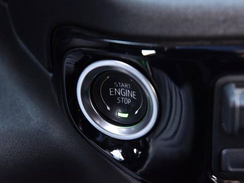 Used 2025 GMC Sierra 1500 SLT image 16