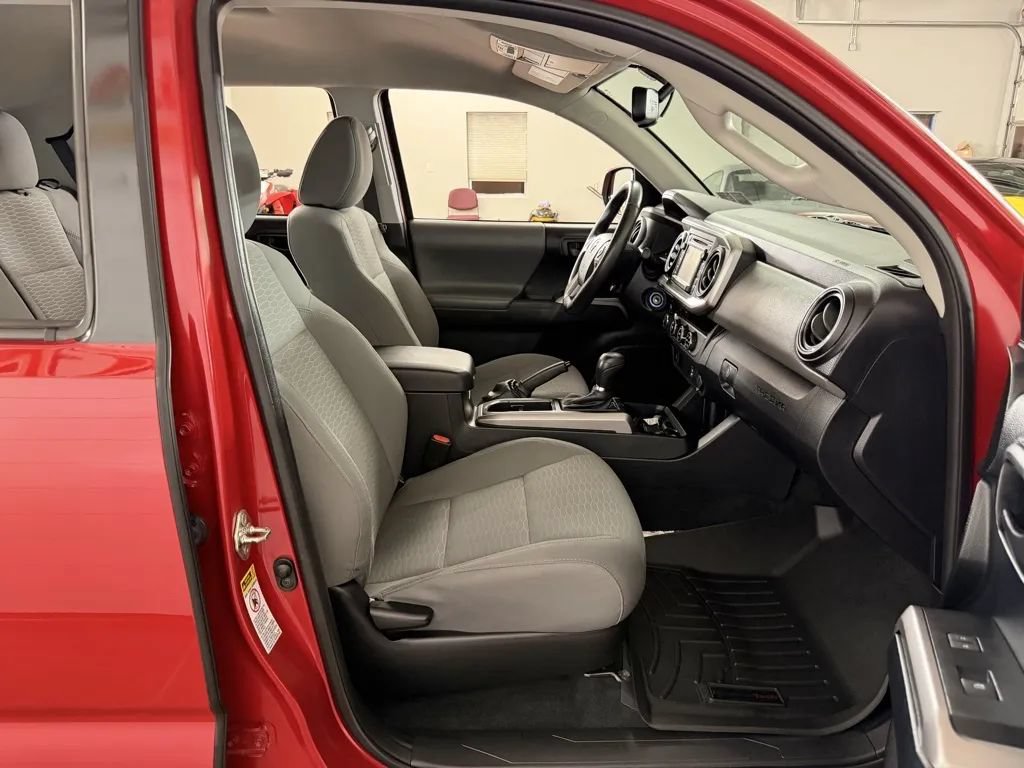 Used 2016 Toyota Tacoma SR5 w/ SR5 Appearance Package (SN) AWD/4WD image 32
