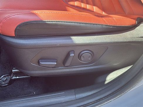 Used 2023 Kia Sportage SX image 12