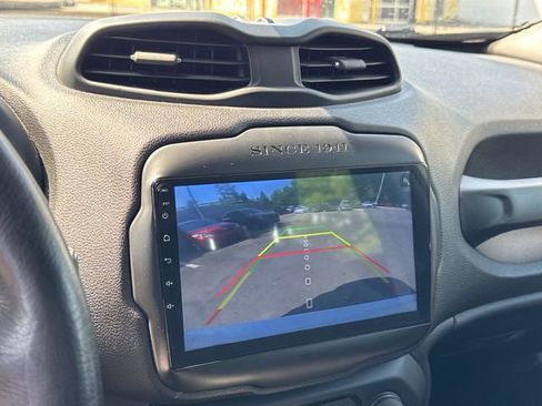 Used 2018 Jeep Renegade Latitude w/ Advanced Technology Group FWD image 20