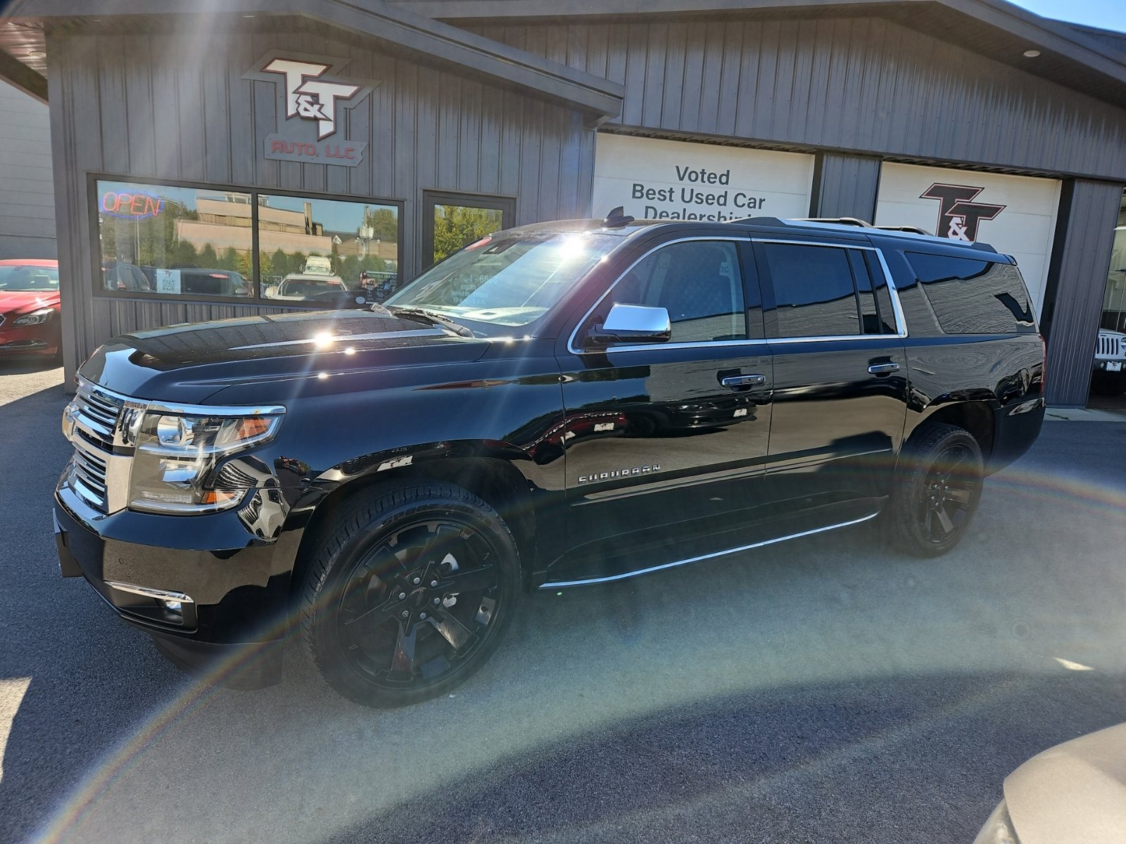 Used 2017 Chevrolet Suburban Premier AWD/4WD image 2