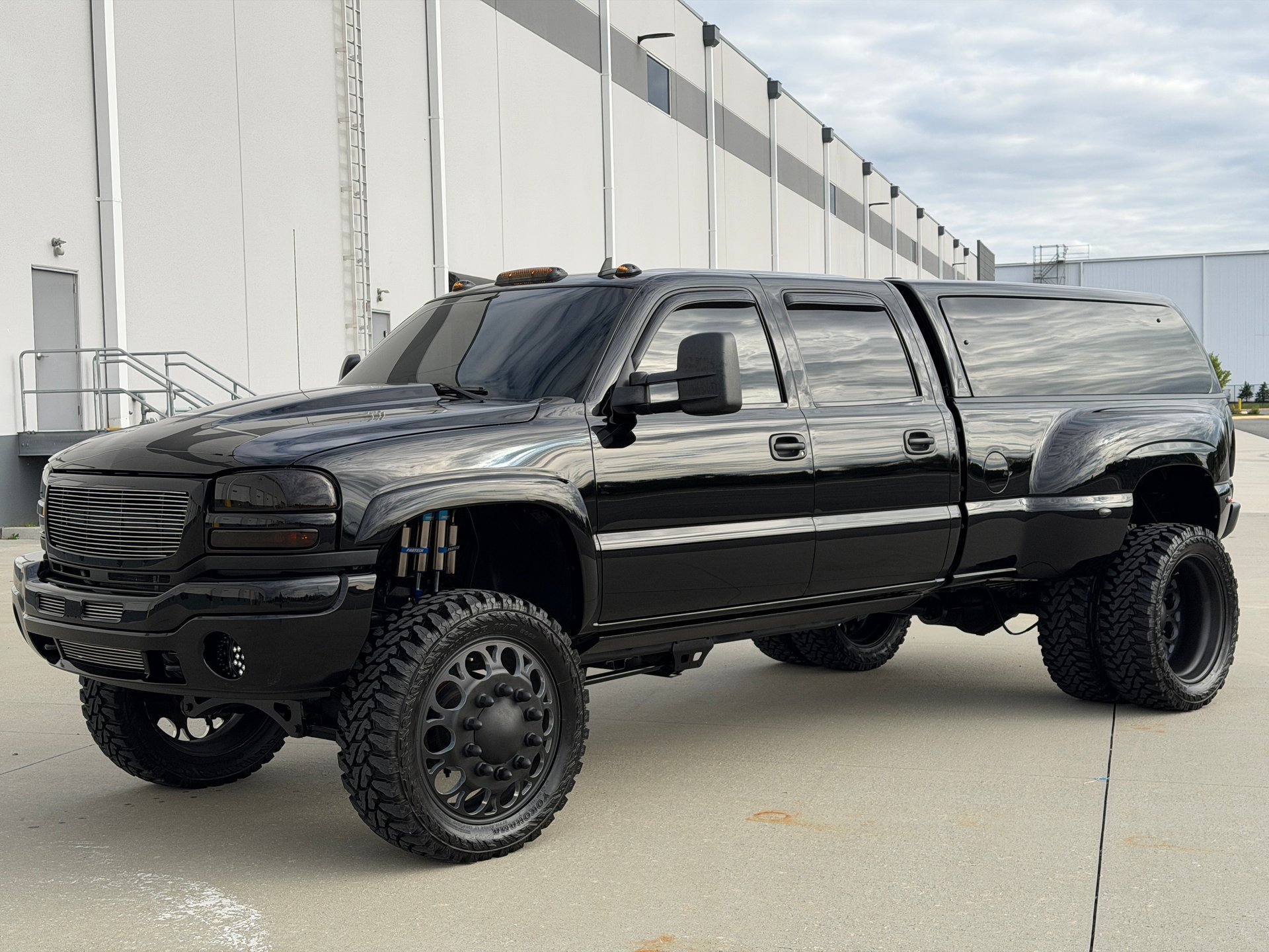 Used 2007 GMC Sierra 3500 SLT w/ Heavy-Duty Power Package AWD/4WD image 9