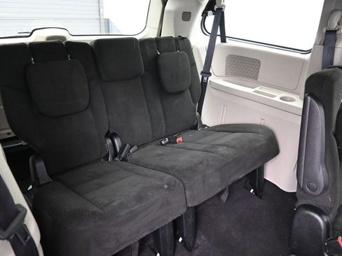 Used 2016 Dodge Grand Caravan SXT image 30