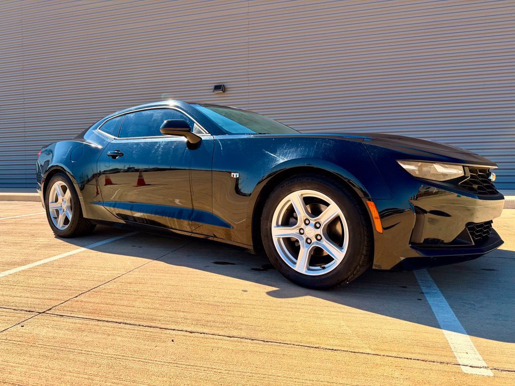 Used 2022 Chevrolet Camaro LT RWD image 1