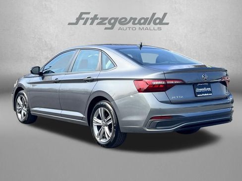 Used 2024 Volkswagen Jetta SE image 8