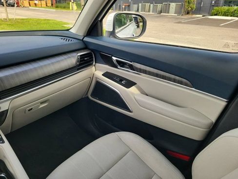 Used 2023 Kia Telluride EX w/ EX Captain's Chair Package AWD/4WD image 15