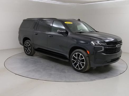 Used 2024 Chevrolet Suburban RST w/ Luxury Package AWD/4WD image 12