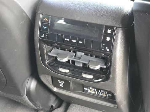 Used 2022 Jeep Grand Cherokee L Limited AWD/4WD image 27