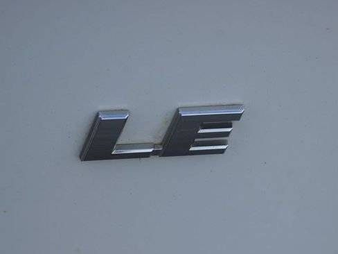 Used 2018 Toyota RAV4 LE image 16