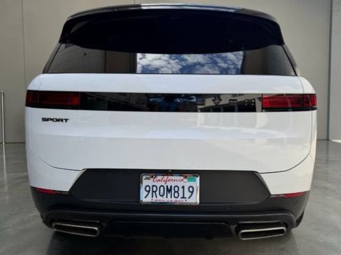 Used 2025 Land Rover Range Rover Sport SE AWD/4WD image 5