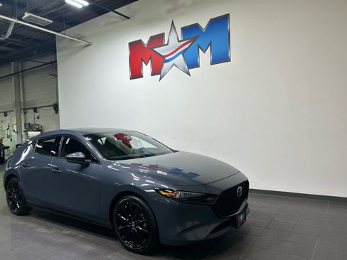 Used 2021 MAZDA MAZDA3 s FWD image 2
