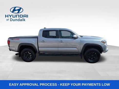 Used 2019 Toyota Tacoma TRD Off-Road AWD/4WD image 10
