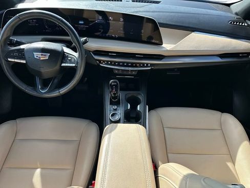 Used 2024 Cadillac XT4 Luxury w/ Cold Weather Package AWD/4WD image 13