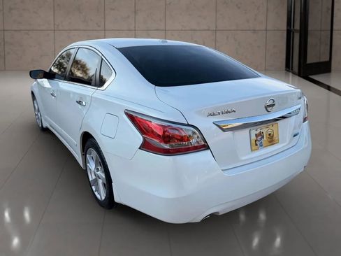 Used 2014 Nissan Altima 2.5 SV image 9
