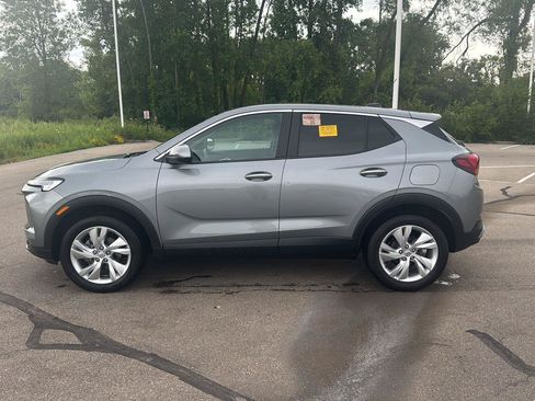 Used 2024 Buick Encore GX Preferred AWD/4WD image 2