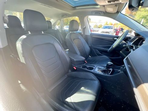 Certified 2021 Volkswagen Jetta SEL Premium image 24