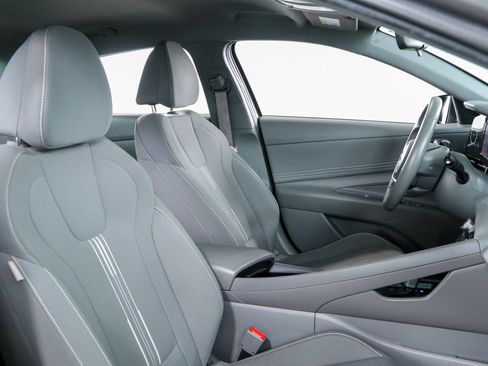 Used 2021 Hyundai Elantra SEL w/ Convenience Package FWD image 26