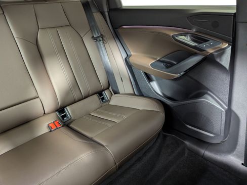 Used 2025 Audi Q6 e-tron Premium w/ Convenience Package image 14