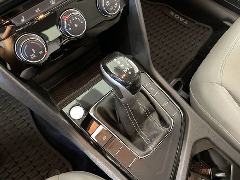 Used 2023 Volkswagen Taos SE image 28