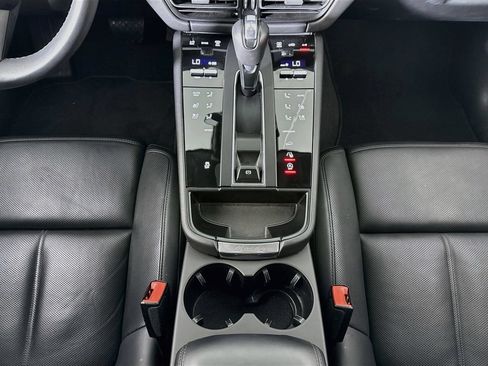 Certified 2025 Porsche Macan AWD/4WD image 16