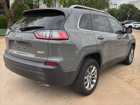 Used 2019 Jeep Cherokee Latitude Plus w/ Comfort/Convenience Group FWD image 8