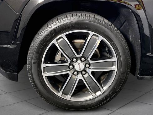 Used 2019 GMC Acadia Denali image 18