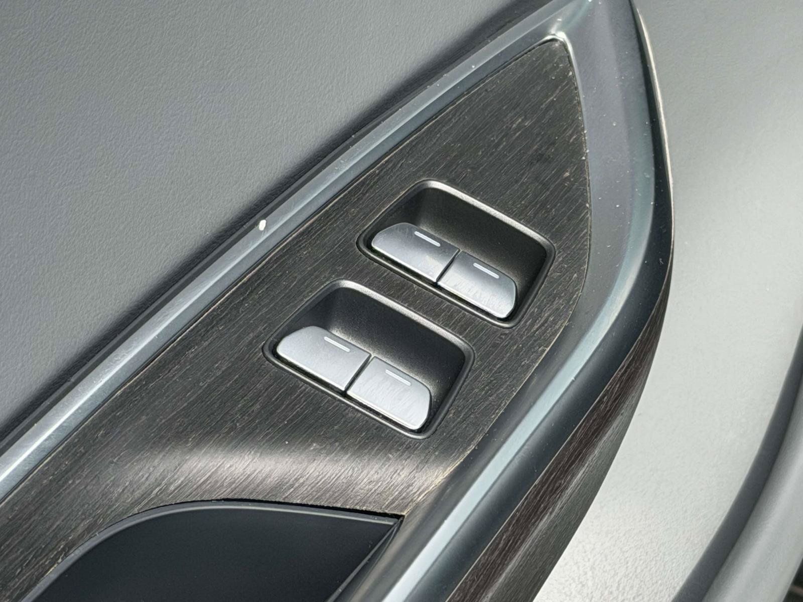 Used 2025 Lucid Air Pure RWD image 18
