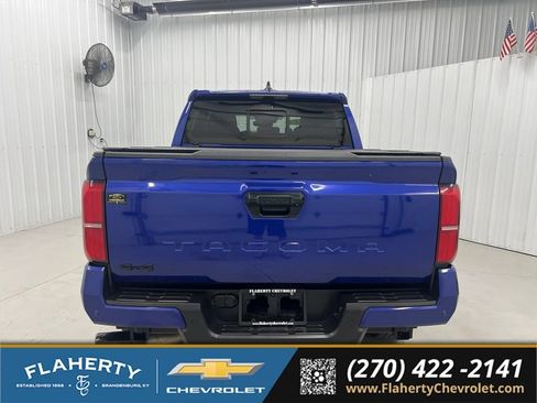 Used 2024 Toyota Tacoma 4x4 Double Cab image 4