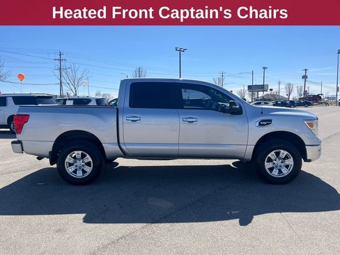 Used 2017 Nissan Titan SV AWD/4WD image 7