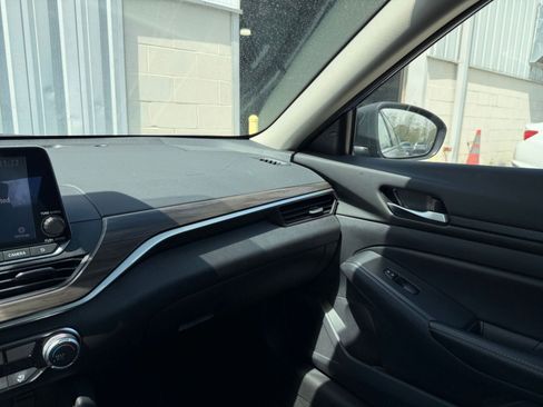 Used 2025 Nissan Altima 2.5 SV image 35