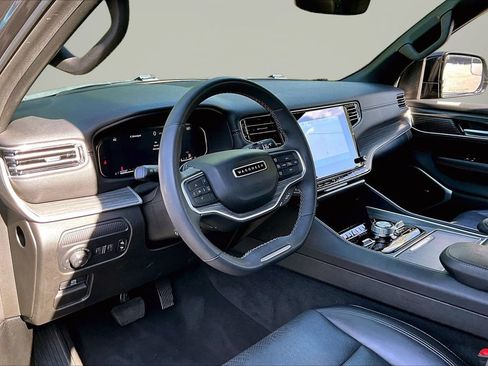 Certified 2024 Jeep Wagoneer Series III AWD/4WD image 18