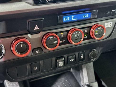 Used 2022 Toyota Tacoma TRD Sport AWD/4WD image 16