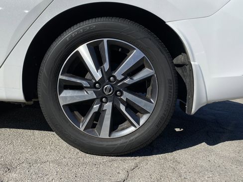 Used 2022 Nissan Versa SV image 24