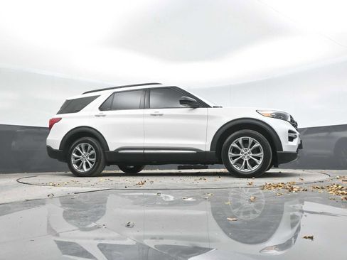 Used 2022 Ford Explorer XLT w/ Equipment Group 202A image 38