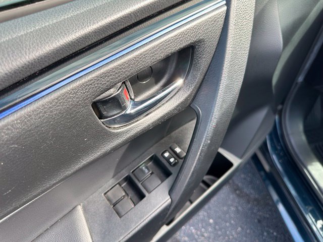 Used 2018 Toyota Corolla SE FWD image 14