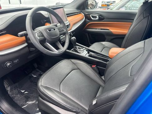 Used 2024 Jeep Compass Limited w/ Elite Group AWD/4WD image 3