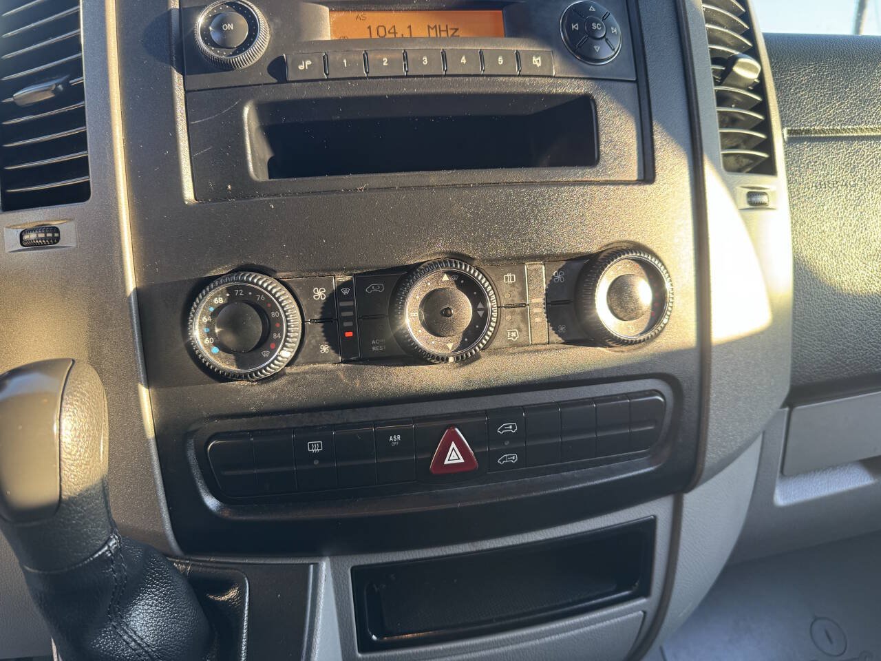 Used 2007 Dodge Sprinter 2500 w/ Cooling Group RWD image 21