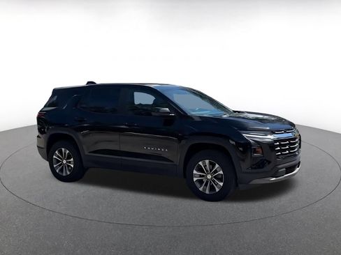 Used 2025 Chevrolet Equinox LT FWD image 2
