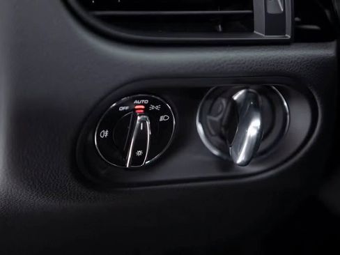 Certified 2025 Porsche Macan image 21