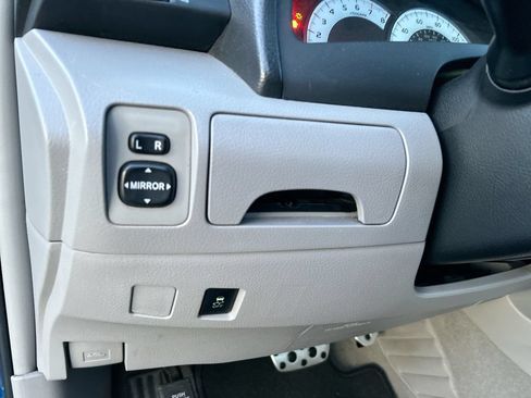 Used 2011 Toyota Camry SE w/ SE Extra-Value Pkg #1 FWD image 14