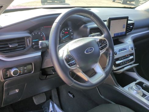 Used 2023 Ford Explorer XLT image 14