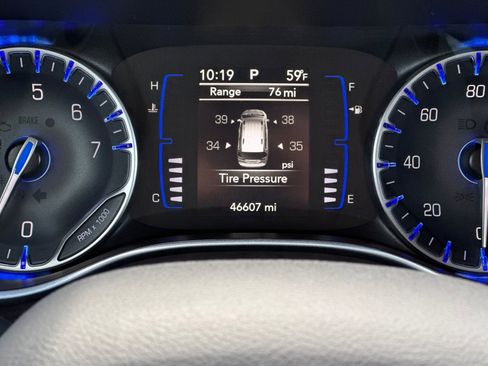 Used 2024 Chrysler Voyager LX image 30